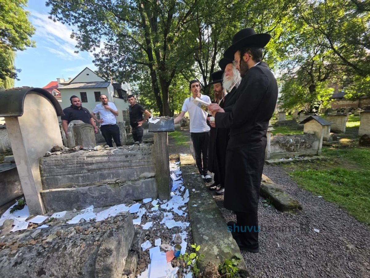 קְדוֹשִׁים אֲשֶׁר בָּאָרֶץ • הגה"צ רבי אליעזר ברלנד שליט"א במסע קודש בפולין