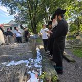 קְדוֹשִׁים אֲשֶׁר בָּאָרֶץ • הגה"צ רבי אליעזר ברלנד שליט"א במסע קודש בפולין