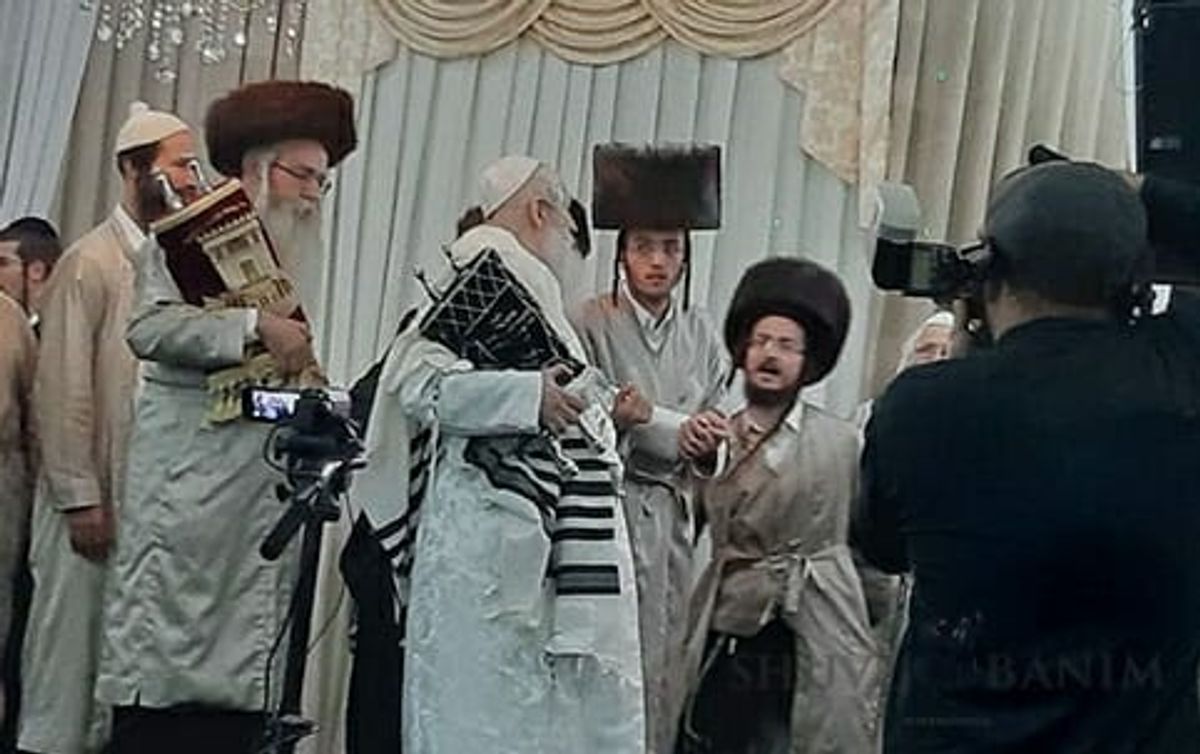 הקפות שניות עם הגה"צ הרב אליעזר ברלנד שליט"א כמו שלא נראו מעולם: צפו