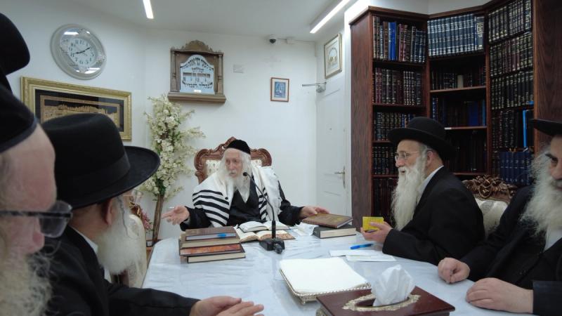 שיעור לאברכי כולל הוראה במעונו של הגה"צ רבי אליעזר ברלנד שליט"א