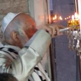 נֵר שְׁבִיעִי כְּנֶגֶד נִשְׁמַת דָּוִד הַמֶּלֶךְ עָלָיו הַשָּׁלוֹם • תיעוד מהדלקת הנר השביעי ע"י הגה"צ רבי אליעזר ברלנד שליט"