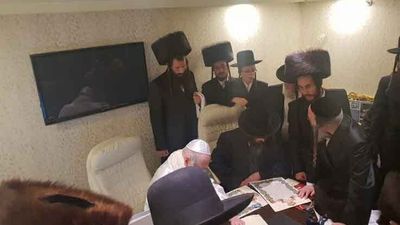 מראות הקודש ממעמד קבלת הפנים וכתיבת הכתובה של החתן שמואל איזיק רובינשטיין נכד הגה"צ הרב אליעזר ברלנד שליט"א