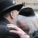 הרב ראובן אלבז שליט"א ראש ישיבת אור החיים הגיע לברית בבתו של הגה"צ הרב אליעזר ברלנד שליט"א - גלריית תמונות