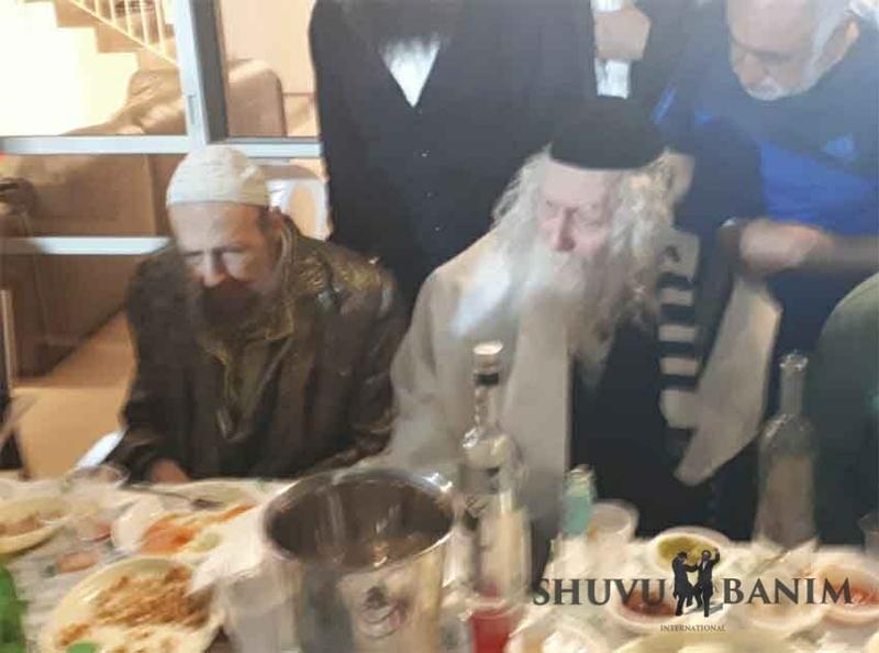 פגישה היסטורית ומרגשת בין הגה"צ הרב אליעזר ברלנד שליט"א והגה"צ הרב דב קוק שליט"א