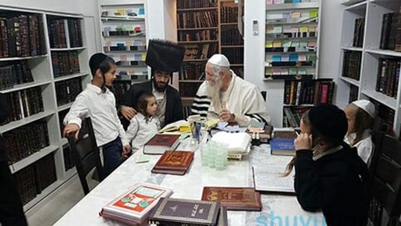 קבלת קהל ערב שבת קודש וסעודה שלישית, תולדות תש"פ - הגה"צ הרב אליעזר ברלנד שליט"א