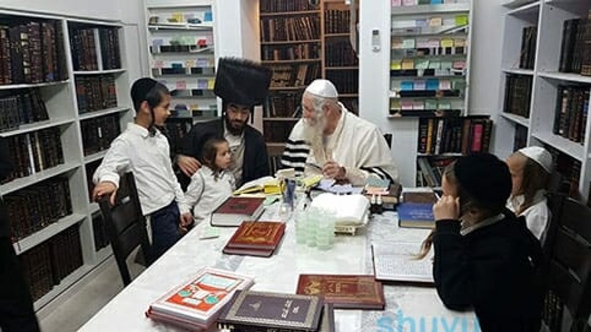 קבלת קהל ערב שבת קודש וסעודה שלישית, תולדות תש"פ - הגה"צ הרב אליעזר ברלנד שליט"א