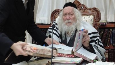 שיעור לתושבי אחיסמך במעונו של הגה"צ רבי אליעזר ברלנד שליט"א