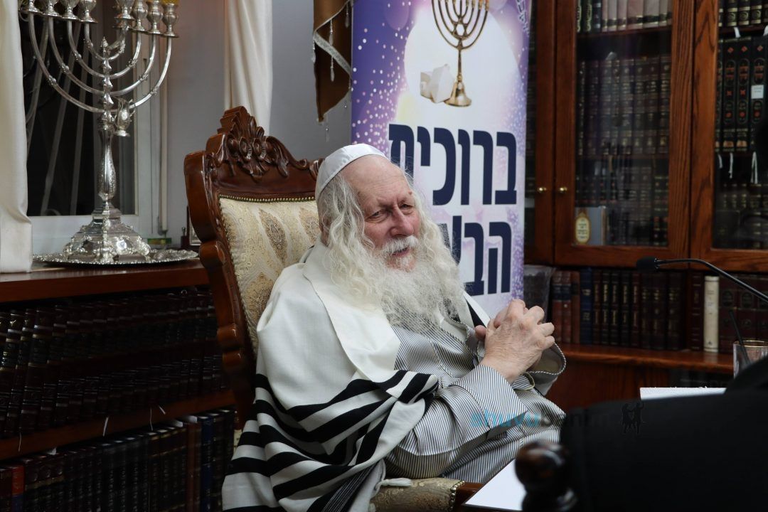 "חֲשׂוֹף זְרוֹעַ קָדְשֶׁךָ וְקָרֵב קֵץ הַיְשׁוּעָה" • כנס חנוכה לילדי הארגון 'הבן יקיר לי' במעונו של הגה"צ רבי אליעזר ברלנד שליט"א