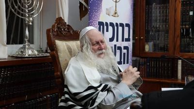 "חֲשׂוֹף זְרוֹעַ קָדְשֶׁךָ וְקָרֵב קֵץ הַיְשׁוּעָה" • כנס חנוכה לילדי הארגון 'הבן יקיר לי' במעונו של הגה"צ רבי אליעזר ברלנד שליט"א