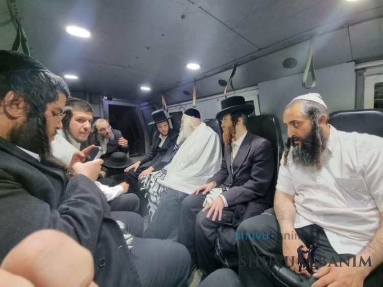 Rabbi Eliezer Berland Shlit”a in Prayer for Am Yisrael at Tomb of Yosef HaTzaddik