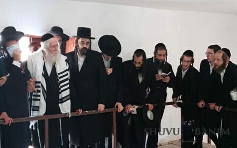 הרב ברלנד שליט"א מבקר בבית הכנסת העתיק ביריחו