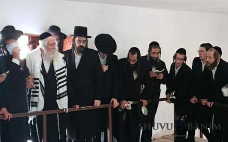 הרב ברלנד שליט"א מבקר בבית הכנסת העתיק ביריחו