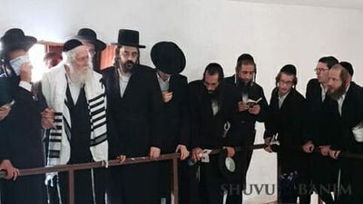 הרב ברלנד שליט"א מבקר בבית הכנסת העתיק ביריחו