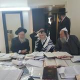 הרב ליצמן וגדולים נוספים ביקרו את הרב אליעזר ברלנד שליט"א רגע לפני אשפוזו - גלריית תמונות