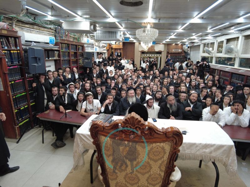 גלריה - אולם התפילה בבית מורנו הרב ברלנד שליט"א