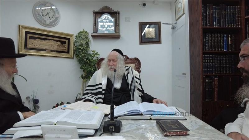 שיעור לתושבי חשמונאים במעונו של מורינו הרב אליעזר ברלנד שליט"א