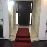 צפו: חסד שבמלכות - הרב אליעזר ברלנד שליט"א חוזר לביתו בירושלים לאחר 5 שנות גלות