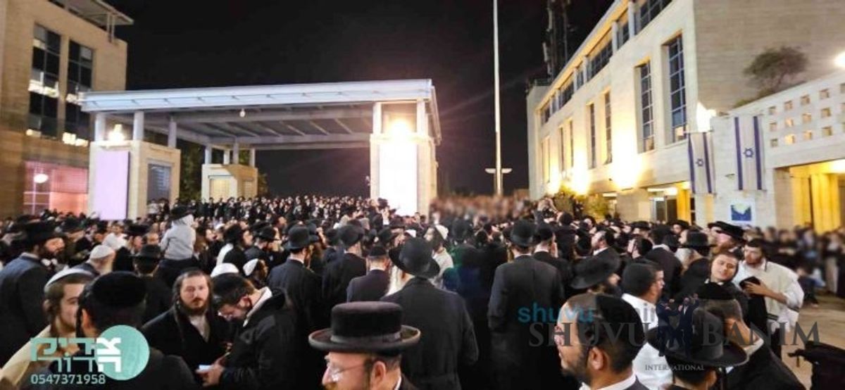 חורבן מקדש מעט: אלפים בעצרת מחאה בראשות הגה"צ רבי אליעזר ברלנד שליט"א וקהילת שובו בנים על חורבן בית הכנסת