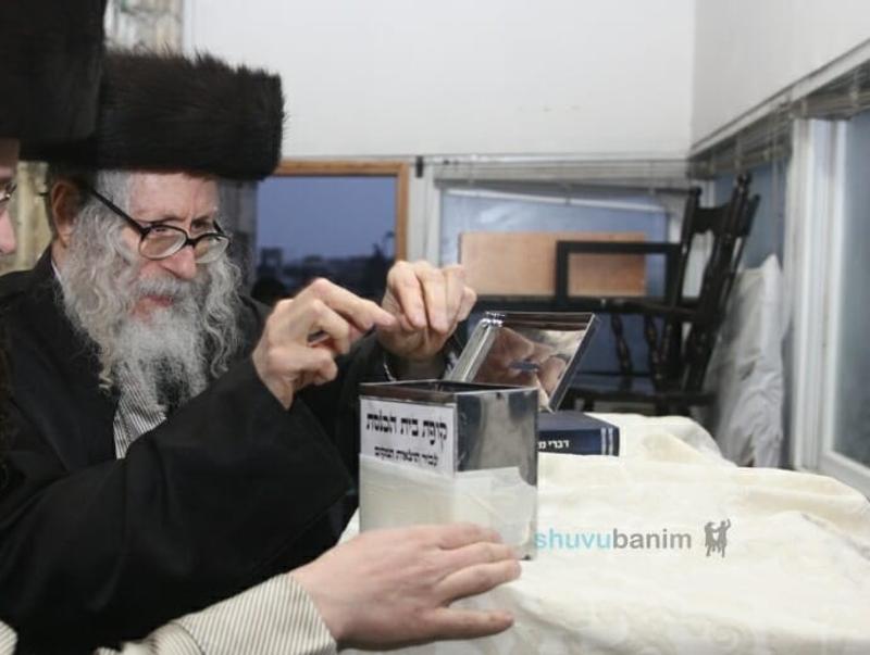 ועל גמילות חסדים - עבודת הצדקה והחסד של מורינו הרב אליעזר ברלנד שליט"א