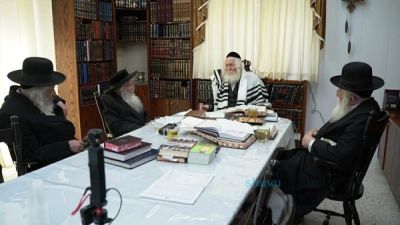 'הדרך המסורה' - גדולי זקני ברסלב מעתיקי השמועה בפגישה רווית זכרונות יחד עם הגה"צ רבי אליעזר ברלנד שליט"א לרגל יומא דהילולא דמנהיג חבורתינו