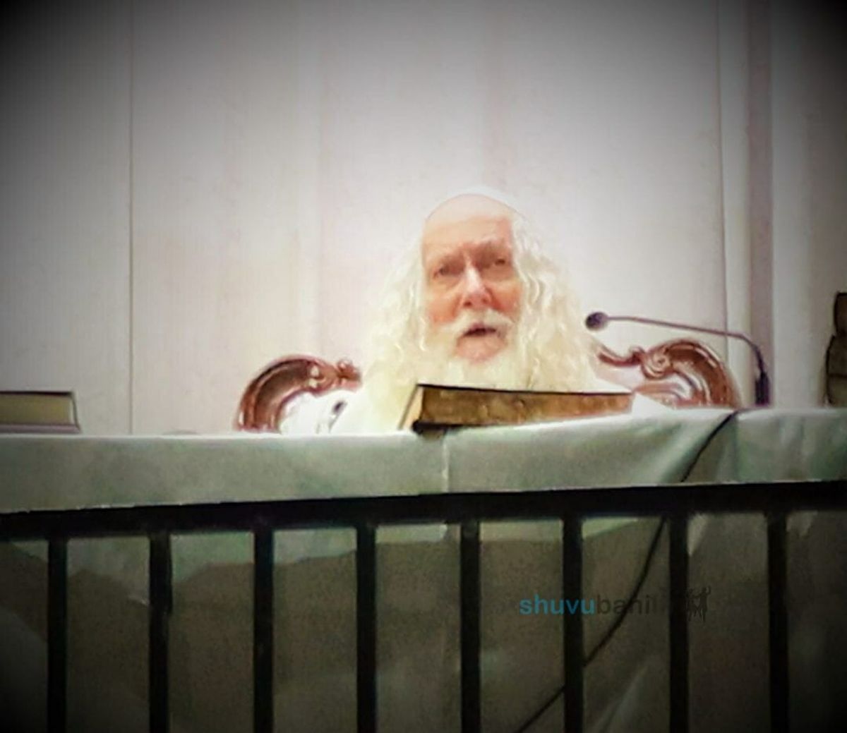 "פְּנֵי רַבּוֹ בָּרֶגֶל" • הגה"צ רבי אליעזר ברלנד שליט"א בשיעור מיוחד במעמד הקבלת פני רבו