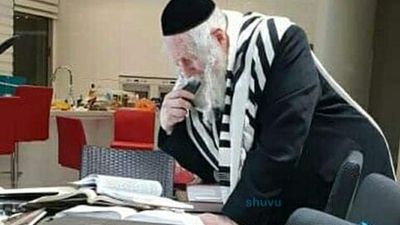 מתכוננים להוצאת הספר המיוחד בעניין שלושת השבועות - מכתבי הגה"צ הרב אליעזר ברלנד שליט"א