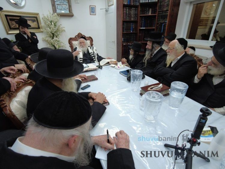 שיעור במעונו של הגה"צ רבי אליעזר ברלנד שליט"א לתלמידיו הותיקים