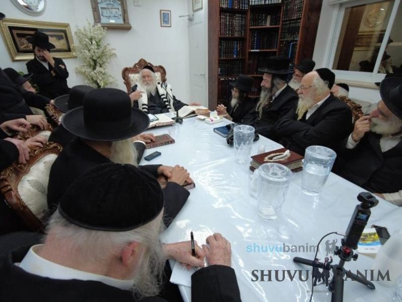 שיעור במעונו של הגה"צ רבי אליעזר ברלנד שליט"א לתלמידיו הותיקים