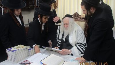 לרגל סיום שנת הלימודים • מכינה לישיבה בתלמוד תורה 'אמונת ציון' נכנסו לחלוקת תעודות