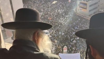 GALLERY: Rabbi Eliezer Berland Shlit”a at Million-Man Rally at Entrance to Jerusalem