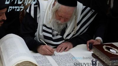 כִּתְבוּ לָכֶם • סיום כתיבת ספר תורה לישיבת 'חוט של חסד' בבית הגה"צ רבי אליעזר ברלנד שליט"א