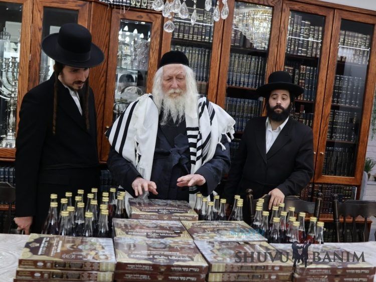 Rav Berland Shlit”a Blesses the Matzah and Wine for Orphans of “HaBen Yakir Li”