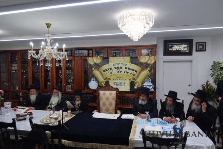 Writing of Palm-Sized Torah Scroll for the Protection and Redemption of Am Yisrael