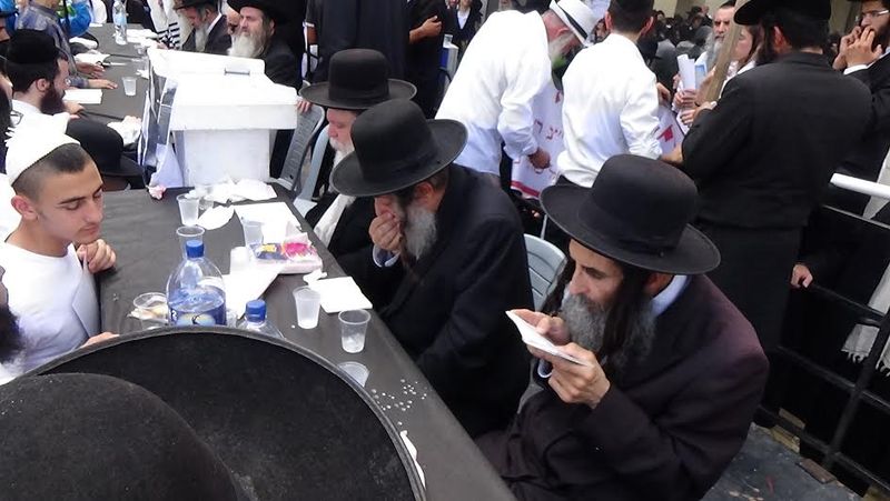 הרב גול ליד הרב מאיר שלמה ומלפנים הרב מאיר מלכה