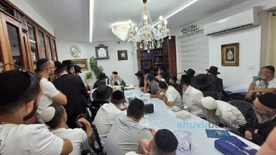 שיעור לקהילת 'שובו בנים דימונה' בבית הגה"צ רבי אליעזר ברלנד שליט"א