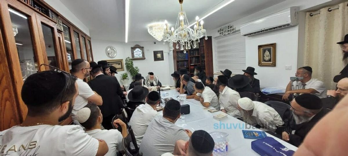 שיעור לקהילת 'שובו בנים דימונה' בבית הגה"צ רבי אליעזר ברלנד שליט"א