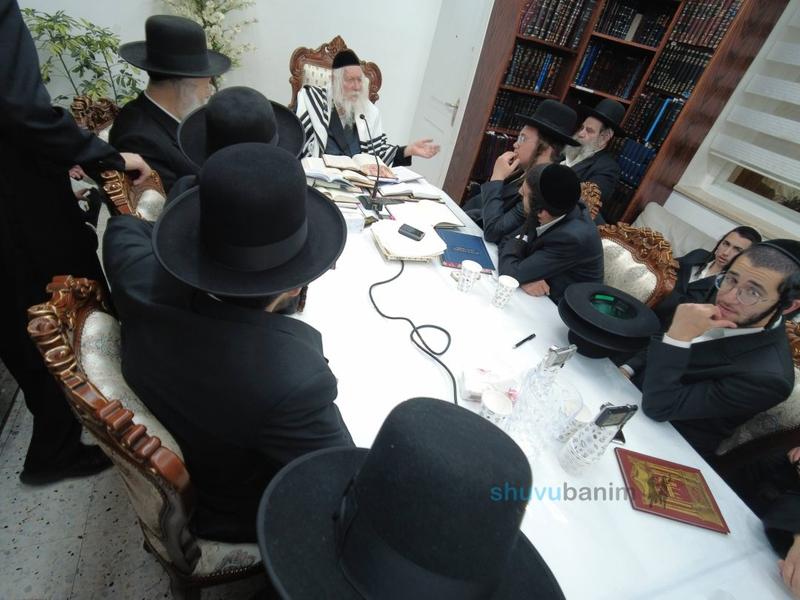 שיעור לבחורי ישיבת ברסלב בעיר ביתר עילית במעונו של הגה"צ רבי אליעזר ברלנד שליט"א