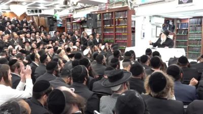 Historic Tikkun Chatzot Gathering of Thousands with Rabbi Eliezer Berland Shlit”a