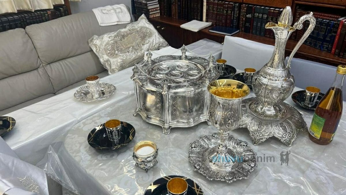 כַּאֲשֶׁר זָכִינוּ	לְסַדֵּר ‏•‏ סיקור מחג ראשון של פסח בצילו של הגה"צ רבי אליעזר ברלנד שליט"א