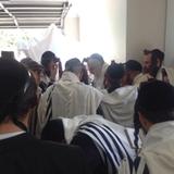 האזינו: חשיפה מזעזעת - סחיטה והפעלת לחץ של יום טוב חשין על הגה"צ הרב אליעזר ברלנד שליט"א