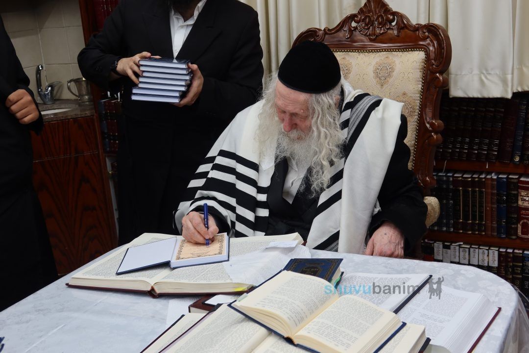 "יָדוֹ פְתוּחָה לְכָל מַשְׁכִּימֵי בַבֹּקֶר" • בחורי חכמה ודעת זכו לקבל 'אורחות צדיקים' בקודש פנימה