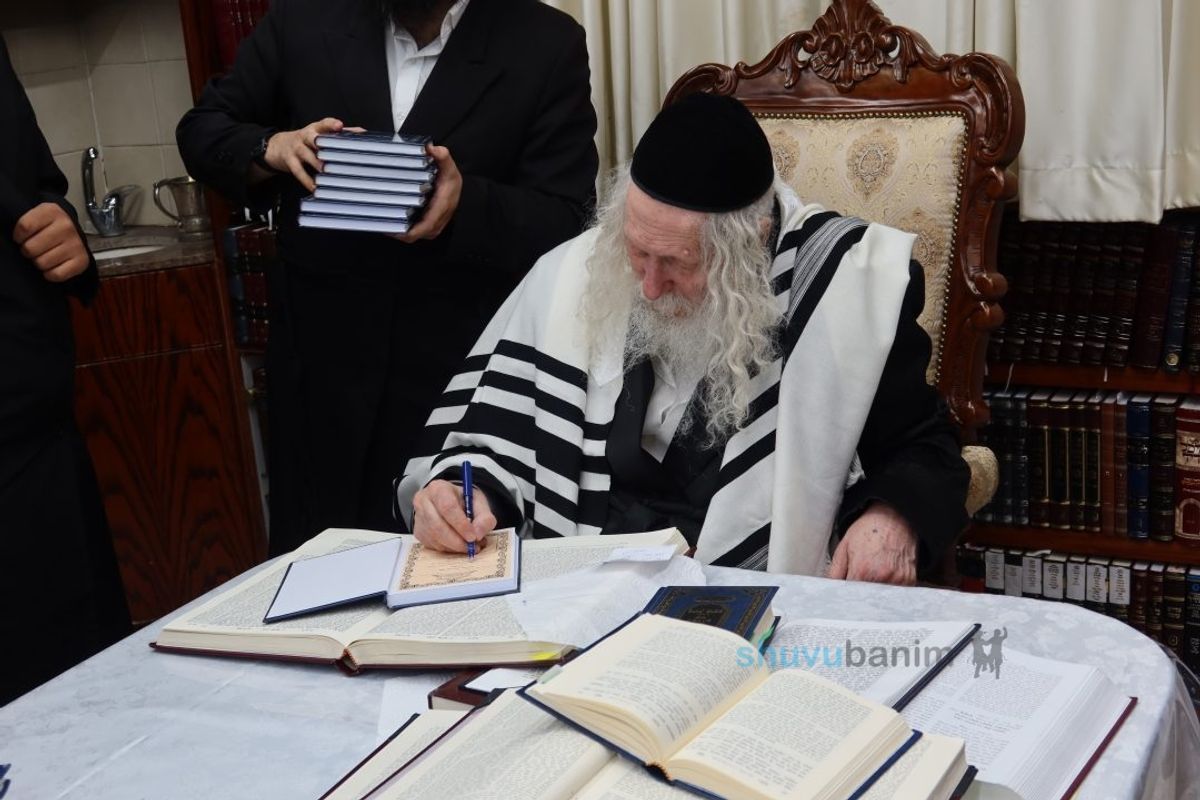 "יָדוֹ פְתוּחָה לְכָל מַשְׁכִּימֵי בַבֹּקֶר" • בחורי חכמה ודעת זכו לקבל 'אורחות צדיקים' בקודש פנימה