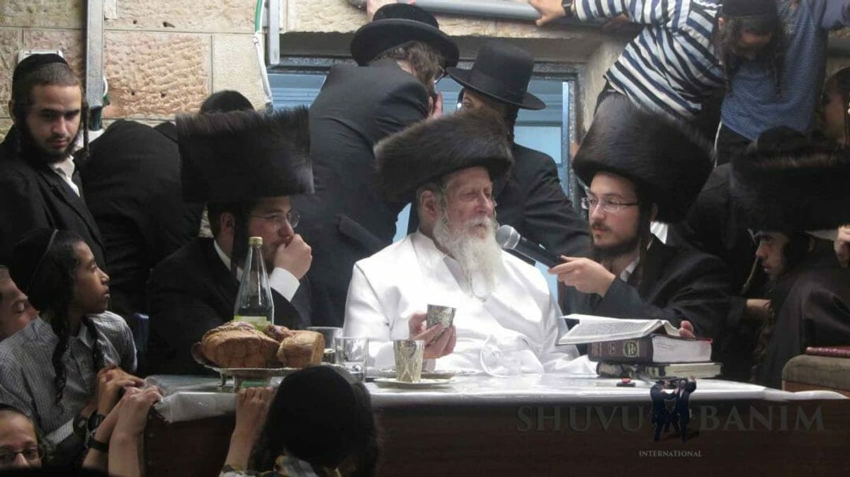 "למה בכלל מתחתנים" - דבריו החדים של הגה"צ הרב אליעזר ברלנד שליט"א - עוד ממראות הקודש משבע הברכות לנכד ונין הרב שליט"א