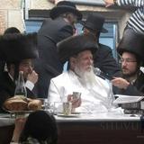 "למה בכלל מתחתנים" - דבריו החדים של הגה"צ הרב אליעזר ברלנד שליט"א - עוד ממראות הקודש משבע הברכות לנכד ונין הרב שליט"א