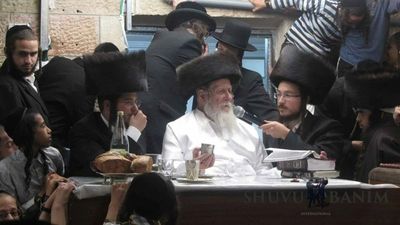 "למה בכלל מתחתנים" - דבריו החדים של הגה"צ הרב אליעזר ברלנד שליט"א - עוד ממראות הקודש משבע הברכות לנכד ונין הרב שליט"א