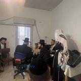 הגה"צ רבי אליעזר ברלנד שליט"א בניחום אבלים בבית משפחת שאקי • תיעוד מיוחד