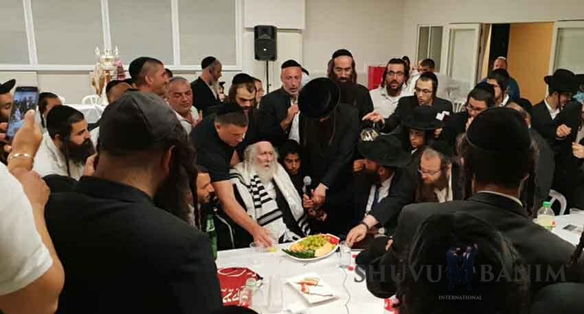 צפו: הגה"צ הרב אליעזר ברלנד שליט"א במעמד הכנסת ספר תורה בגבעת אולגה