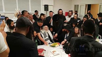 צפו: הגה"צ הרב אליעזר ברלנד שליט"א במעמד הכנסת ספר תורה בגבעת אולגה