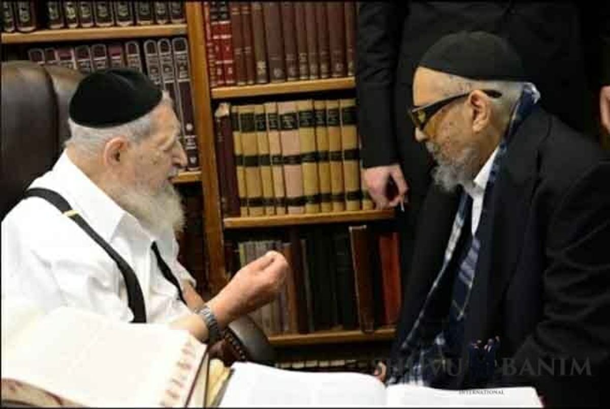 הרב חיררי זצ"ל אמר: "הוא לא מסכים לשים העלון כנישתא חדא של הרב ברלנד בבית הכנסת?! לך תבדוק אם הוא ממזר"