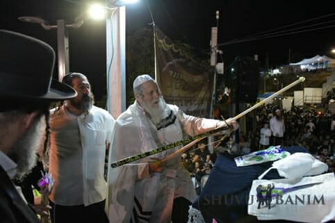 מעמד ההדלקה ל"ג בעומר מירון - עוד ממראות הקודש עם הרב ברלנד שליט"א